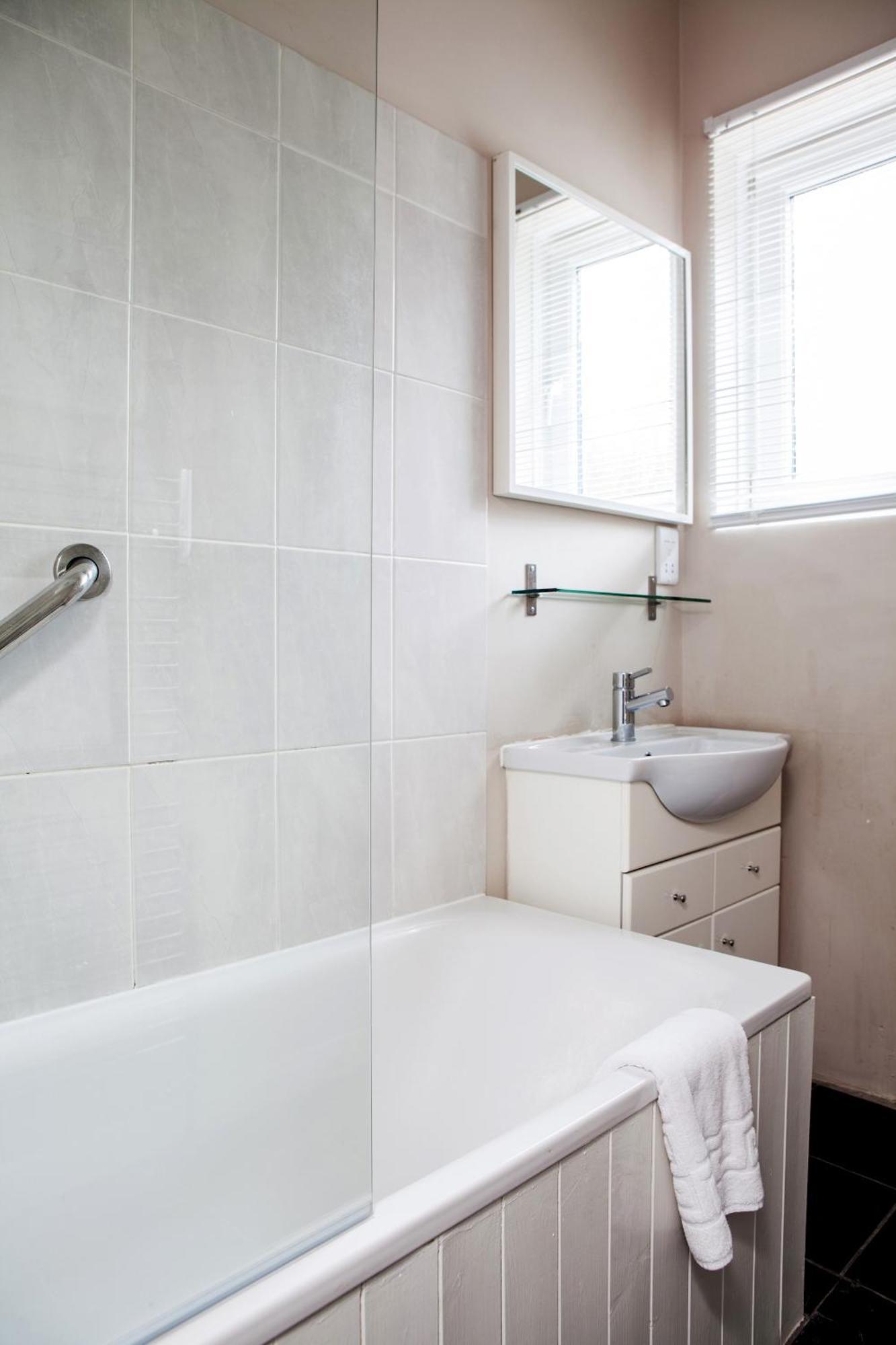 Madison Hill - Bedford Hill 1 - One Bedroom Flat ロンドン エクステリア 写真